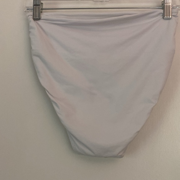 Sun seeker white bikini. Size 8 - Picture 9 of 10